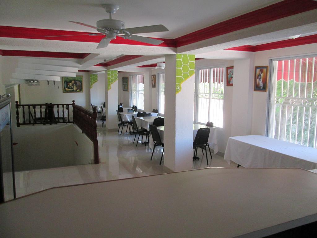 Seven Stars Hotel Musseau Bagian luar foto