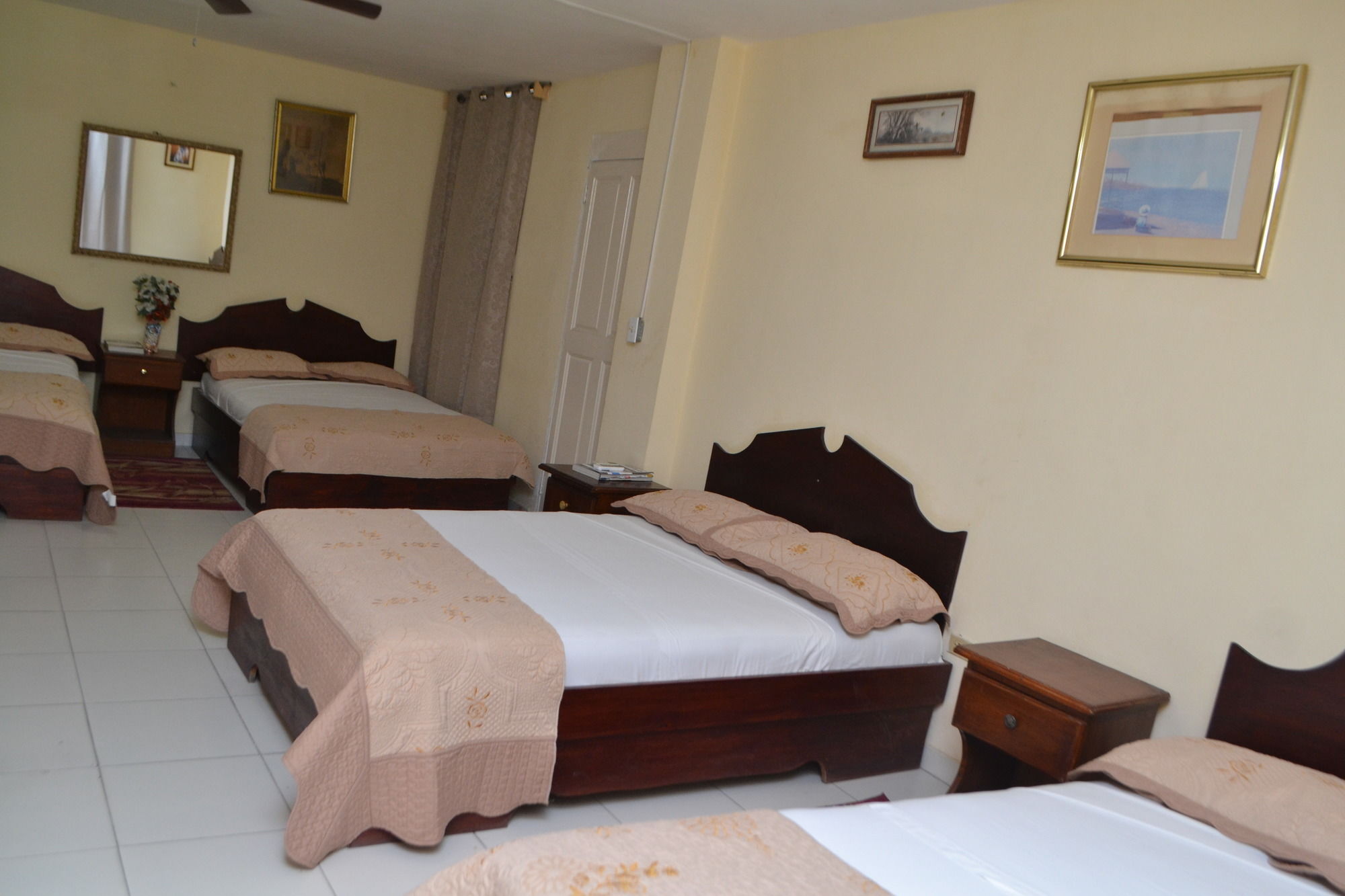 Seven Stars Hotel Musseau Bagian luar foto