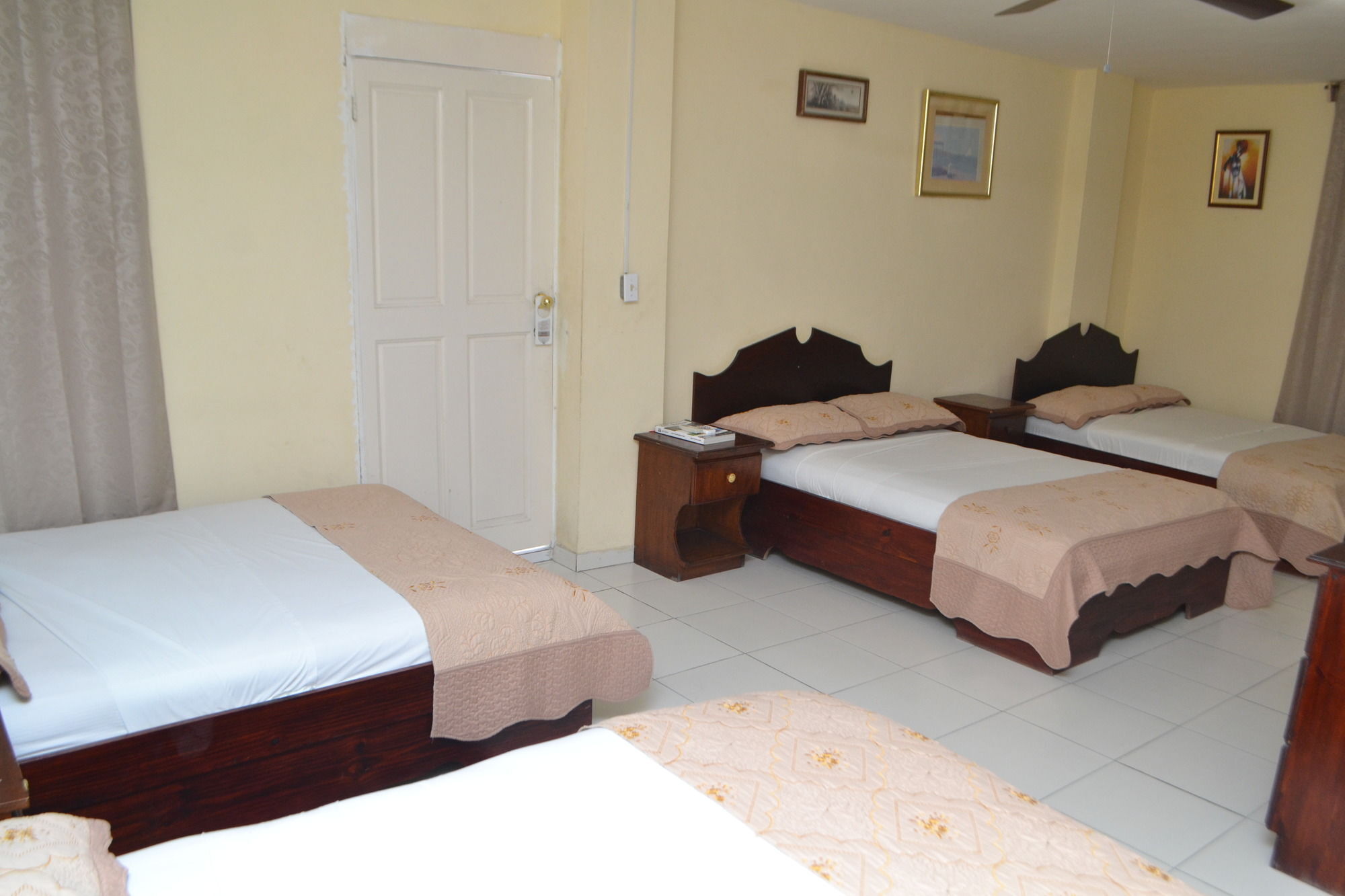 Seven Stars Hotel Musseau Bagian luar foto